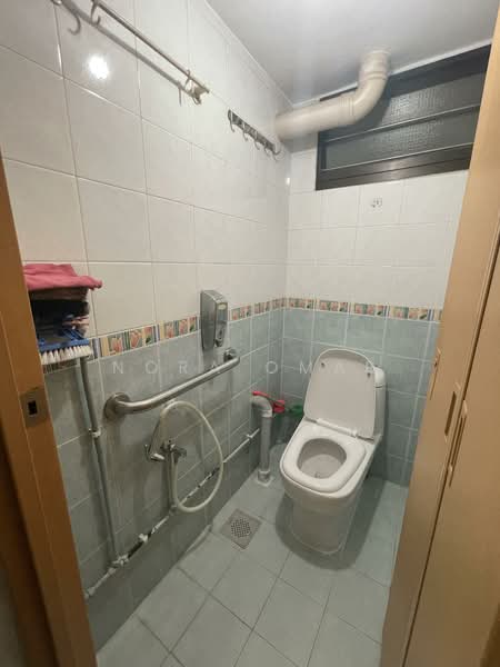 68 Geylang Bahru, 68 Geylang Bahru, Room Rental, 200 sqft, HDB Flat For Rent, by Nora Omar, 500149000 - Bathroom - PropertyGuru.com.sg