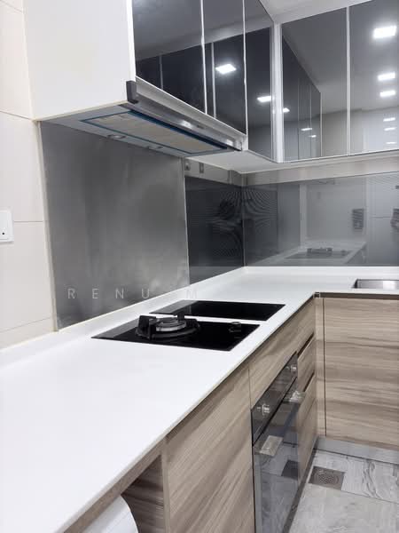 Stars of Kovan, 984 Upper Serangoon Road, 2 Bedrooms, 743 sqft, Condominium For Rent, by Renu Mahesh, 500149035 - Kitchen - PropertyGuru.com.sg