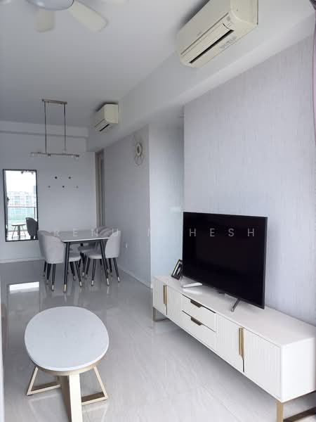 Stars of Kovan, 984 Upper Serangoon Road, 2 Bedrooms, 743 sqft, Condominium For Rent, by Renu Mahesh, 500149035 - Living Room - PropertyGuru.com.sg