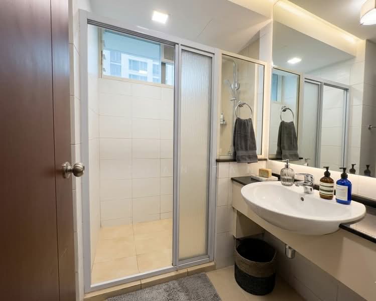 Rio Vista, 10 Upper Serangoon View, 3 Bedrooms, 1,249 sqft, Condominium For Sale, by Bryan Tan, 500149061 - Bathroom - PropertyGuru.com.sg