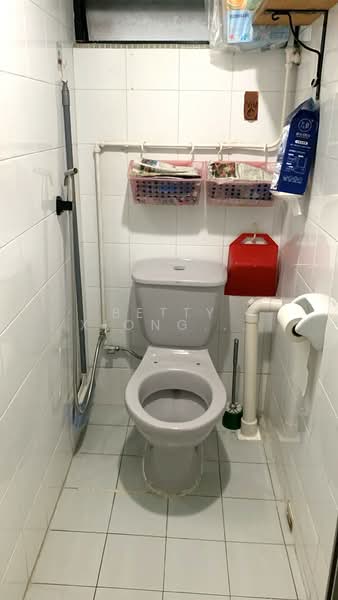 28 New Upper Changi Road, 28 New Upper Changi Road, 2 Bedrooms, 700 sqft, HDB Flat For Sale, by Betty Xiong Yan, 500149064 - Bathroom - PropertyGuru.com.sg