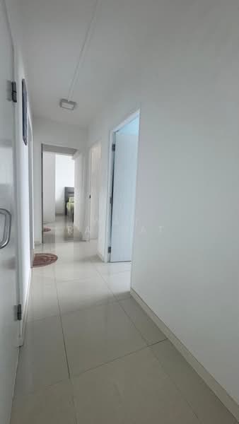 672D Edgefield Plains, 672D Edgefield Plains, 3 Bedrooms, 968 sqft, HDB Flat For Sale, by Wan Rahmat, 500149066 - Corridor - PropertyGuru.com.sg