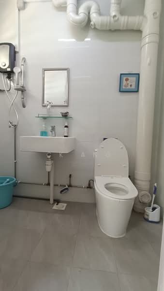 113 Lorong 3 Geylang, 113 Lorong 3 Geylang, 3 Bedrooms, 1,130 sqft, HDB Flat For Sale, by CK Ang, 500149068 - Bathroom - PropertyGuru.com.sg