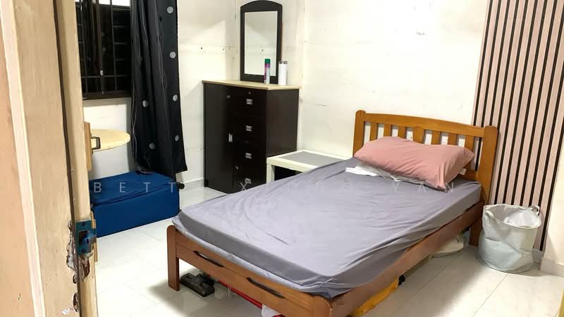 4 Bedok South Avenue 1, 4 Bedok South Avenue 1, 2 Bedrooms, 700 sqft, HDB Flat For Sale, by Betty Xiong Yan, 500149086 - Bedroom - PropertyGuru.com.sg