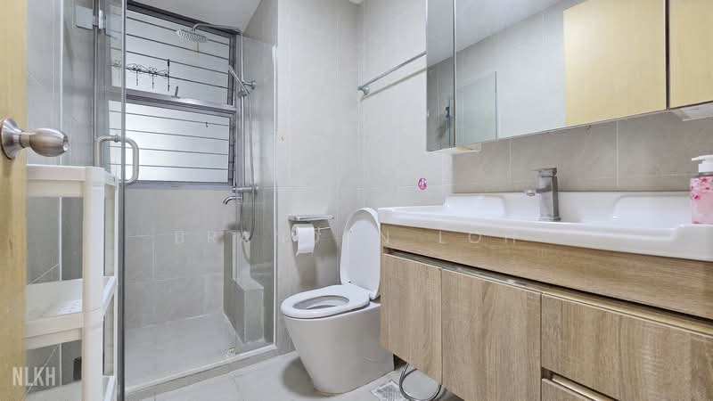 Lakeholmz, 82 Corporation Road, Room Rental, 150 sqft, Condominium For Rent, by Brandon Loh, 500149139 - Bathroom - PropertyGuru.com.sg