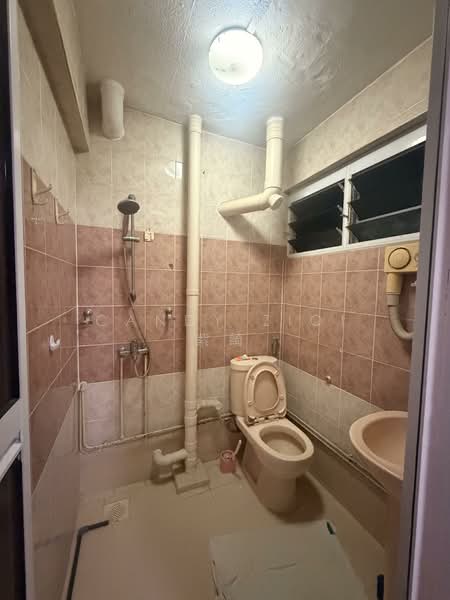 204 Yishun Street 21, 204 Yishun Street 21, 2 Bedrooms, 721 sqft, HDB Flat For Sale, by Candy ZiQi 紫绮, 500149147 - Bathroom - PropertyGuru.com.sg