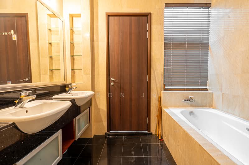 Freehold Corner Terrace Wide Frontage Springside, Springside Walk | Springside Ave | Springside Green, 5 Bedrooms, 2,491 sqft, Corner Terrace For Sale, by Sharon Jany, 500149168 - Bathroom - PropertyGuru.com.sg