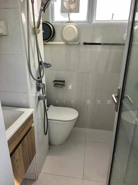 109 Ang Mo Kio Avenue 4, 109 Ang Mo Kio Avenue 4, 2 Bedrooms, 721 sqft, HDB Flat For Sale, by Ben XIA 夏天鹏, 500149169 - Bathroom - PropertyGuru.com.sg