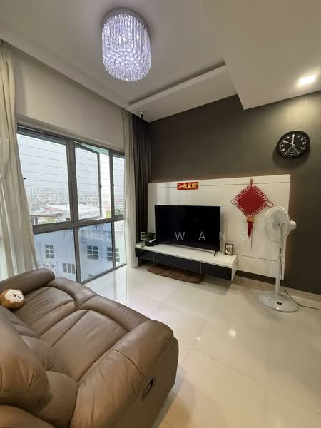 D'Zire, 12 Robey Crescent, 2 Bedrooms, 1,249 sqft, Condominium For Sale, by Huile Wang, 500149170 - Living Room - PropertyGuru.com.sg