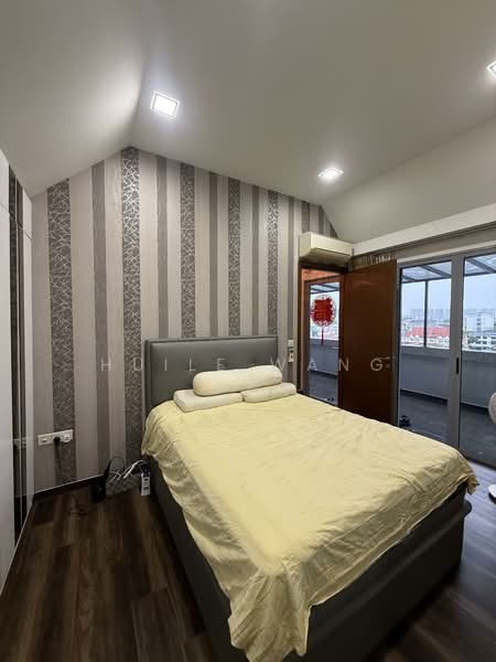 D'Zire, 12 Robey Crescent, 2 Bedrooms, 1,249 sqft, Condominium For Sale, by Huile Wang, 500149170 - Bedroom - PropertyGuru.com.sg