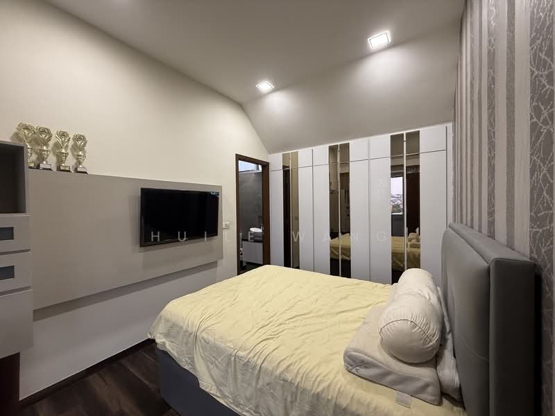 D'Zire, 12 Robey Crescent, 2 Bedrooms, 1,249 sqft, Condominium For Sale, by Huile Wang, 500149170 - Bedroom - PropertyGuru.com.sg