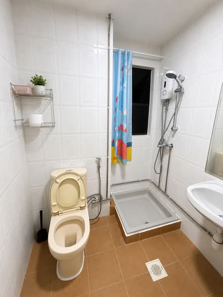 Guillemard View, 329A Guillemard Road, 3 Bedrooms, 1,313 sqft, Apartment For Sale, by Dawn Ong, 500149177 - Bathroom - PropertyGuru.com.sg