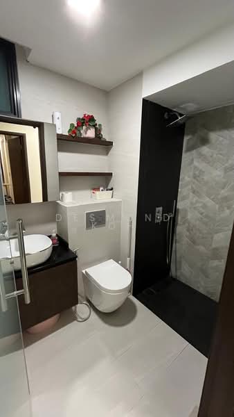 Rosewood Suites, 65 Rosewood Drive, 3 Bedrooms, 1,259 sqft, Condominium For Sale, by Desmond Koh, 500149180 - Bathroom - PropertyGuru.com.sg