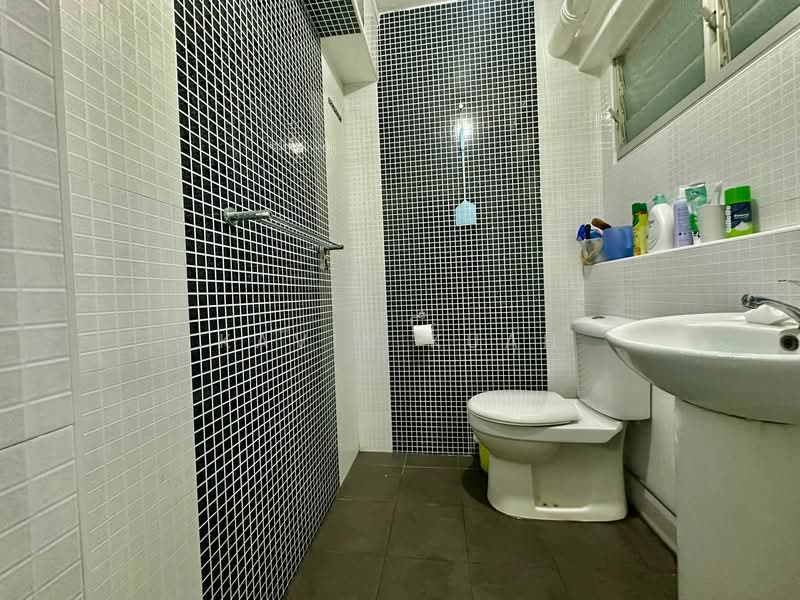 518 Choa Chu Kang Street 51, 518 Choa Chu Kang Street 51, 3 Bedrooms, 1,141 sqft, HDB Flat For Sale, by Kavin Kuah, 500149183 - Bathroom - PropertyGuru.com.sg
