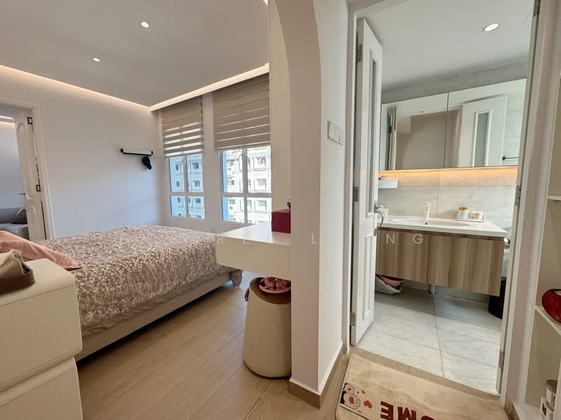 Thomson Euro-Asia, 150 Thomson Road, 3 Bedrooms, 1,130 sqft, Condominium For Sale, by Desiree Leung, 500149187 - Master Bedroom - PropertyGuru.com.sg