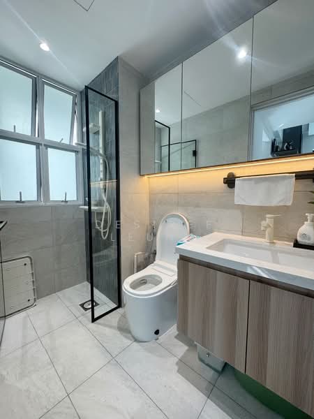 Thomson Euro-Asia, 150 Thomson Road, 3 Bedrooms, 1,130 sqft, Condominium For Sale, by Desiree Leung, 500149187 - Bathroom - PropertyGuru.com.sg