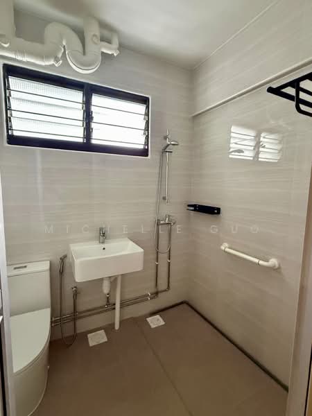 565 Pasir Ris Street 51, 565 Pasir Ris Street 51, 3 Bedrooms, 1,119 sqft, HDB Flat For Rent, by Michelle Guo, 500149192 - Bathroom - PropertyGuru.com.sg