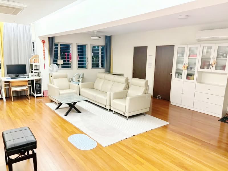 44 Lorong 5 Toa Payoh, 44 Lorong 5 Toa Payoh, 3 Bedrooms, 1,302 sqft, HDB Flat For Sale, by Jonny Wang, 500149196 - Living Room - PropertyGuru.com.sg