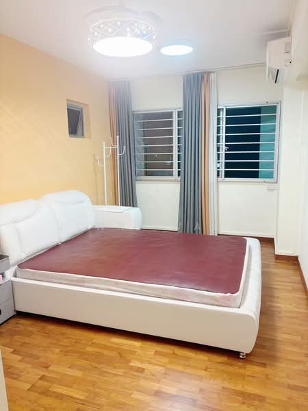 44 Lorong 5 Toa Payoh, 44 Lorong 5 Toa Payoh, 3 Bedrooms, 1,302 sqft, HDB Flat For Sale, by Jonny Wang, 500149196 - Master room - PropertyGuru.com.sg