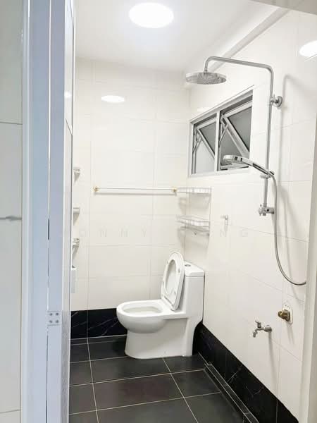 44 Lorong 5 Toa Payoh, 44 Lorong 5 Toa Payoh, 3 Bedrooms, 1,302 sqft, HDB Flat For Sale, by Jonny Wang, 500149196 - master Bathroom - PropertyGuru.com.sg