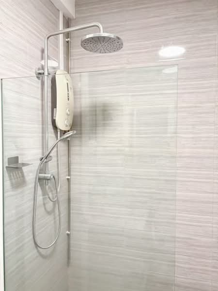 44 Lorong 5 Toa Payoh, 44 Lorong 5 Toa Payoh, 3 Bedrooms, 1,302 sqft, HDB Flat For Sale, by Jonny Wang, 500149196 - master Bathroom - PropertyGuru.com.sg