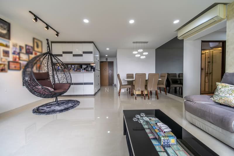 296C Bukit Batok Street 22, 296C Bukit Batok Street 22, 3 Bedrooms, 1,205 sqft, HDB Flat For Sale, by Iyan Goh, 500149221 - Living Room - PropertyGuru.com.sg