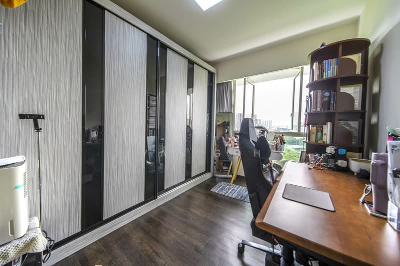 296C Bukit Batok Street 22, 296C Bukit Batok Street 22, 3 Bedrooms, 1,205 sqft, HDB Flat For Sale, by Iyan Goh, 500149221 - Common Room/Study Room - PropertyGuru.com.sg