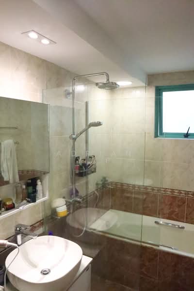 Southaven II, 33 Hindhede Walk, 3 Bedrooms, 1,539 sqft, Condominium For Sale, by Adrian Yap, 500149222 - Bathroom - PropertyGuru.com.sg