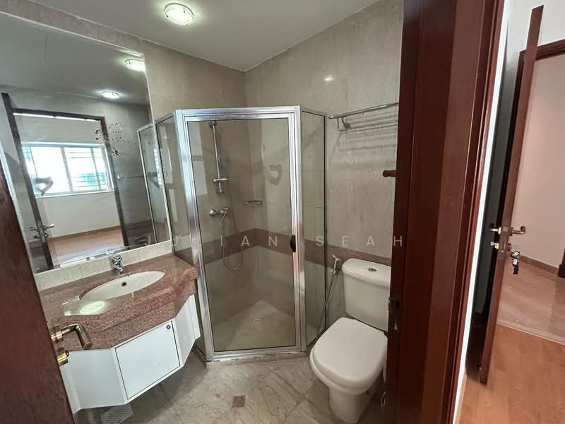 Sunshine Plaza, 10 Prinsep Link, 3 Bedrooms, 1,044 sqft, Apartment For Sale, by Julian Seah, 500149225 - Bathroom - PropertyGuru.com.sg
