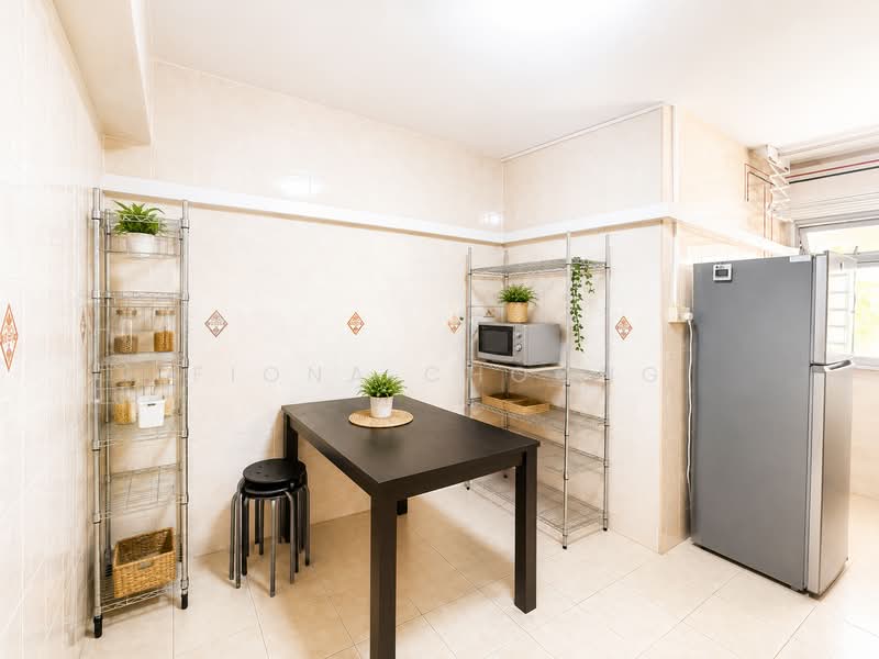52 Strathmore Avenue, 52 Strathmore Avenue, 3 Bedrooms, 1,184 sqft, HDB Flat For Rent, by Fiona Choong, 500149230 - Kitchen - PropertyGuru.com.sg