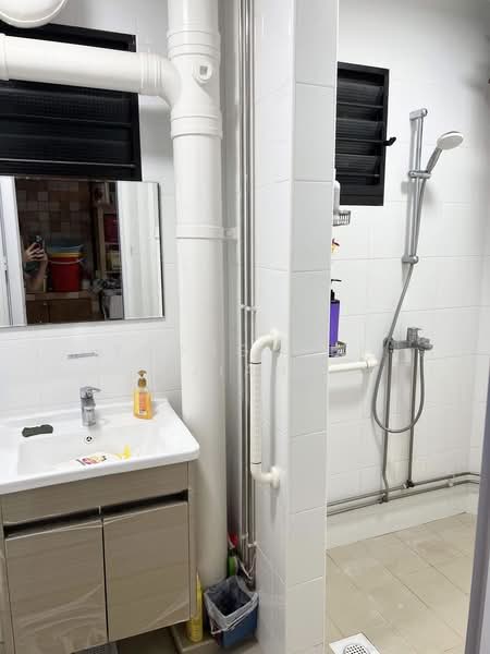 405 Woodlands Street 41, 405 Woodlands Street 41, Room Rental, 100 sqft, HDB Flat For Rent, by Yeong Wei Jian, 500149231 - Bathroom - PropertyGuru.com.sg