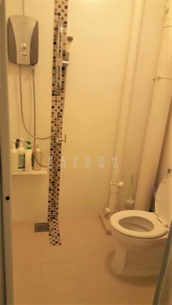 113 Hougang Avenue 1, 113 Hougang Avenue 1, 2 Bedrooms, 710 sqft, HDB Flat For Sale, by Rayson Cheong, 500149233 - Bathroom - PropertyGuru.com.sg