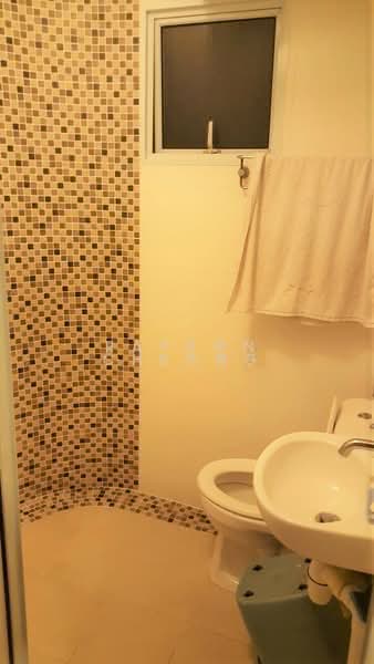 113 Hougang Avenue 1, 113 Hougang Avenue 1, 2 Bedrooms, 710 sqft, HDB Flat For Sale, by Rayson Cheong, 500149233 - Bathroom - PropertyGuru.com.sg