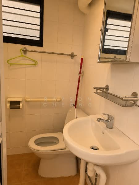 113 Hougang Avenue 1, 113 Hougang Avenue 1, 2 Bedrooms, 710 sqft, HDB Flat For Sale, by Rayson Cheong, 500149233 - Bathroom - PropertyGuru.com.sg