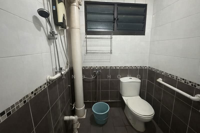 360 Bukit Batok Street 31, 360 Bukit Batok Street 31, 2 Bedrooms, 731 sqft, HDB Flat For Sale, by Sandy Hong, 500149250 - Bathroom - PropertyGuru.com.sg