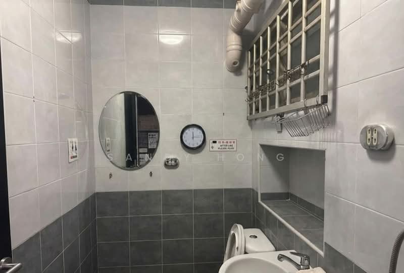 703 Jurong West Street 71, 703 Jurong West Street 71, 4 Bedrooms, 1,356 sqft, HDB Flat For Sale, by Sandy Hong, 500149266 - Bathroom - PropertyGuru.com.sg