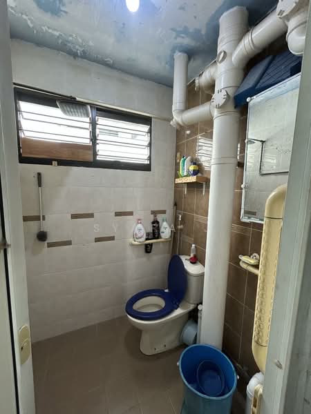 108 Woodlands Street 13, 108 Woodlands Street 13, 4 Bedrooms, 980 sqft, HDB Flat For Sale, by Syafa J, 500149271 - Bathroom - PropertyGuru.com.sg