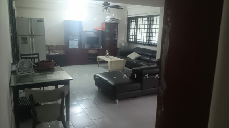 722 Jurong West Avenue 5, 722 Jurong West Avenue 5, 3 Bedrooms, 1,119 sqft, HDB Flat For Rent, by Rose Latha, 500149291 - Living Room - PropertyGuru.com.sg