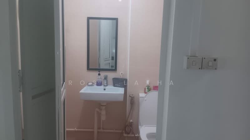 722 Jurong West Avenue 5, 722 Jurong West Avenue 5, 3 Bedrooms, 1,119 sqft, HDB Flat For Rent, by Rose Latha, 500149291 - Bathroom - PropertyGuru.com.sg