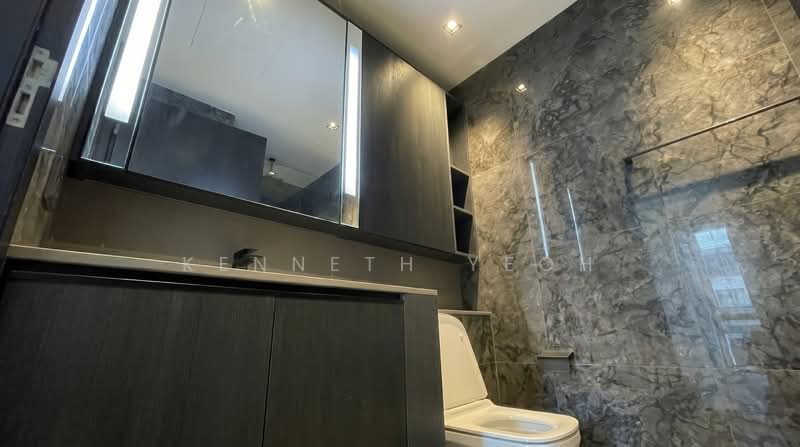 3 Cuscaden, 3 Cuscaden Walk, 2 Bedrooms, 732 sqft, Condominium For Sale, by Kenneth Yeoh, 500149297 - Bathroom - PropertyGuru.com.sg