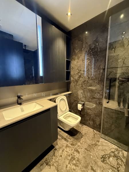 3 Cuscaden, 3 Cuscaden Walk, 2 Bedrooms, 732 sqft, Condominium For Sale, by Kenneth Yeoh, 500149297 - Bathroom - PropertyGuru.com.sg
