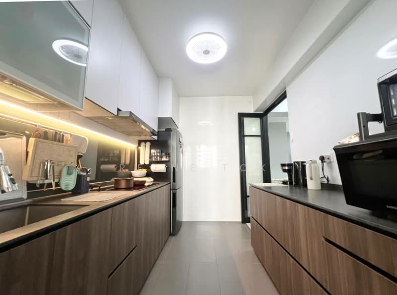 154A Bedok South Road, 154A Bedok South Road, 3 Bedrooms, 1,001 sqft, HDB Flat For Sale, by Reene Tok, 500149301 - Kitchen - PropertyGuru.com.sg