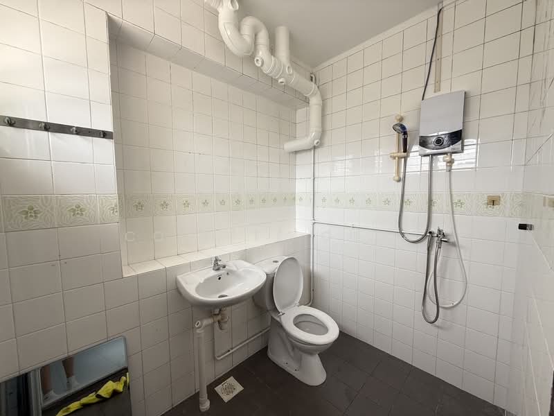 371 Woodlands Avenue 1, 371 Woodlands Avenue 1, 3 Bedrooms, 1,097 sqft, HDB Flat For Rent, by Colette Chua, 500149305 - Bathroom - PropertyGuru.com.sg