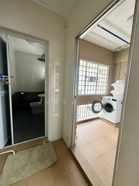 862 Woodlands Street 83, 862 Woodlands Street 83, 4 Bedrooms, 1,367 sqft, HDB Flat For Sale, by Nura J, 500149309 - Bathroom - PropertyGuru.com.sg