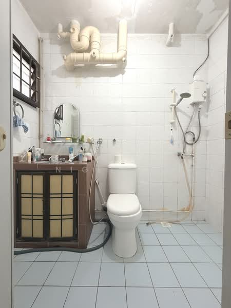 484B Choa Chu Kang Avenue 5, 484B Choa Chu Kang Avenue 5, 3 Bedrooms, 1,098 sqft, HDB Flat For Sale, by Nigel Tan, 500149311 - Bathroom - PropertyGuru.com.sg