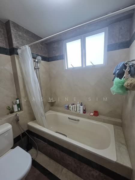 Symphony Heights, 33 Hume Avenue, 2 Bedrooms, 926 sqft, Condominium For Sale, by Jasmine Sim, 500149312 - Bathroom - PropertyGuru.com.sg
