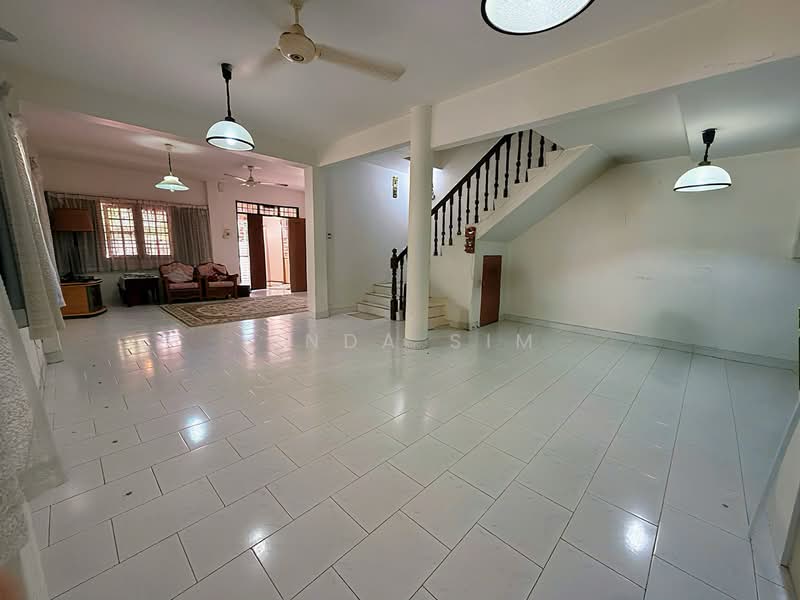 💙999yrs Corner Tce 💙D15 💙6mins Bedok MRT 💙Original, , 3 Bedrooms, 2,200 sqft, Corner Terrace For Sale, by Linda Sim, 500149317 - Living Room - PropertyGuru.com.sg