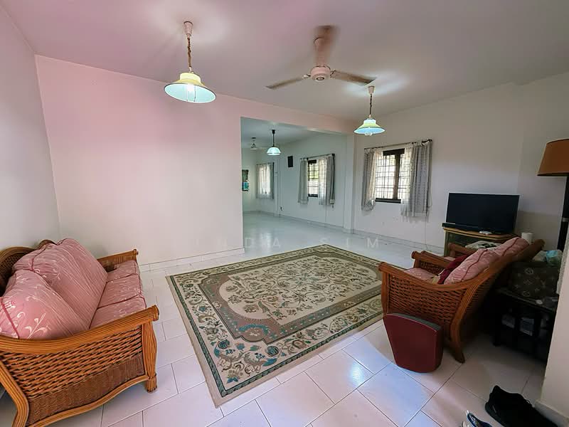 💙999yrs Corner Tce 💙D15 💙6mins Bedok MRT 💙Original, , 3 Bedrooms, 2,200 sqft, Corner Terrace For Sale, by Linda Sim, 500149317 - Living Room - PropertyGuru.com.sg