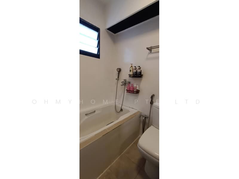 157D Rivervale Crescent, 157D Rivervale Crescent, 3 Bedrooms, 1,109 sqft, HDB Flat For Sale, by Regine Cher, 500149318 - Bathroom - PropertyGuru.com.sg