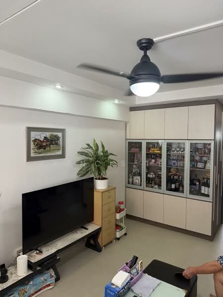 621 Yishun Ring Road, 621 Yishun Ring Road, 2 Bedrooms, 785 sqft, HDB Flat For Sale, by Francis Teo, 500149319 - Living Room - PropertyGuru.com.sg